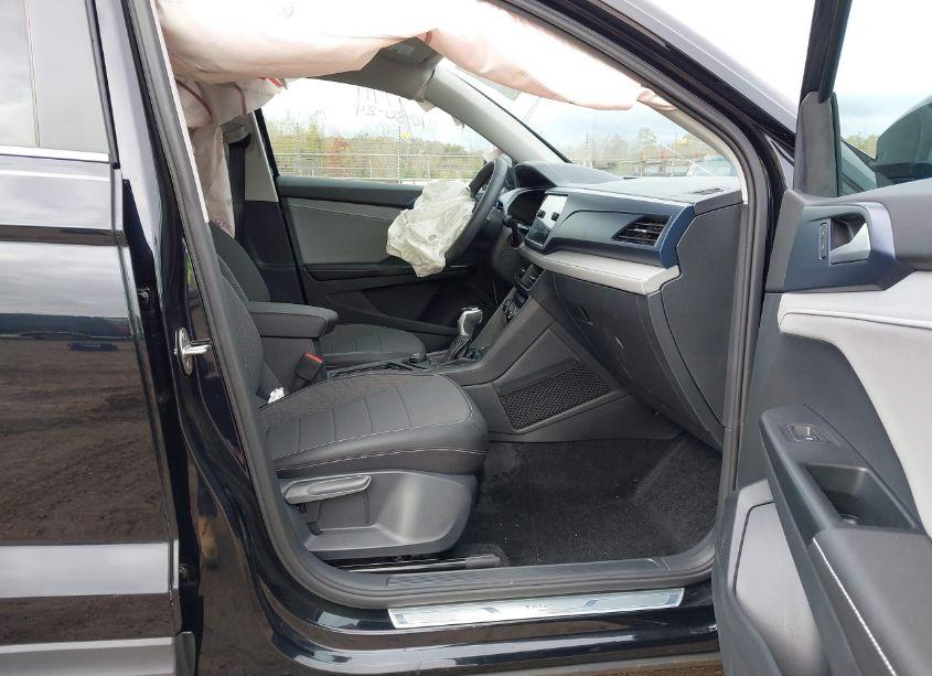 Photo 5 of 2024 Volkswagen Taos 1.5T SE (VIN 3VVVX7B21RM020049)