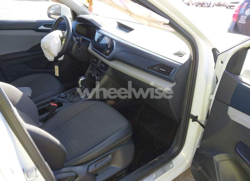 Photo 5 of 2024 Volkswagen Taos 1.5T SE (VIN 3VVVX7B22RM040522)