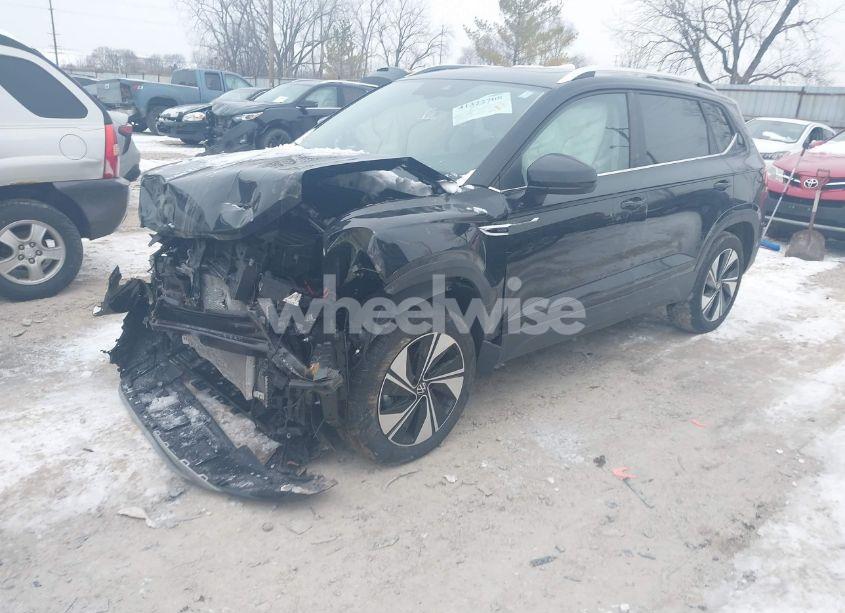 Photo 2 of 2024 Volkswagen Taos 1.5T SE (VIN 3VVVX7B23RM035832)