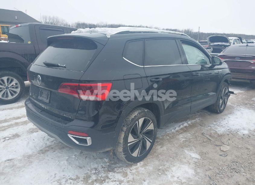 Photo 4 of 2024 Volkswagen Taos 1.5T SE (VIN 3VVVX7B23RM035832)