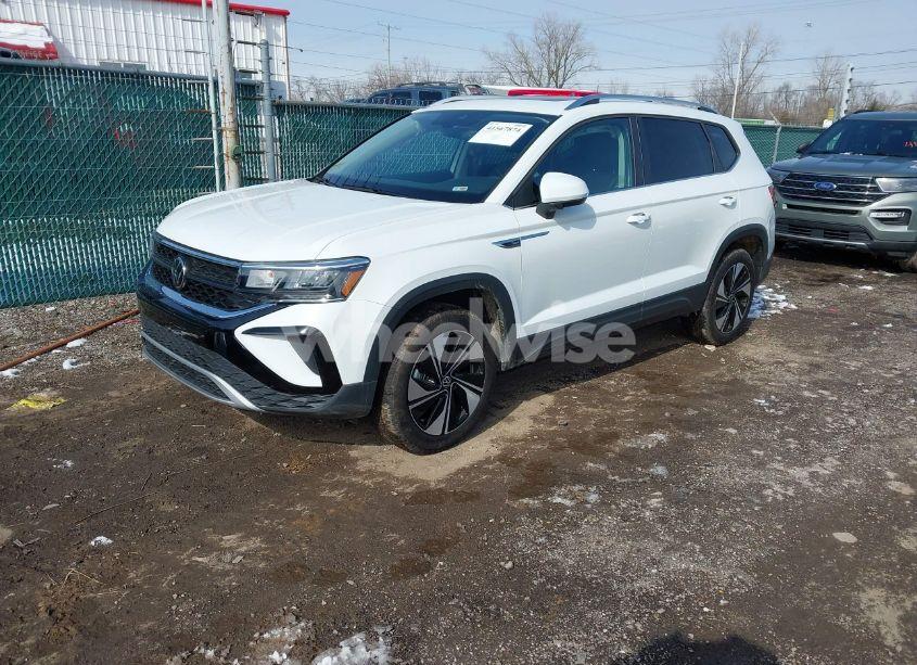 Photo 2 of 2024 Volkswagen Taos 1.5T SE (VIN 3VVVX7B23RM061220)