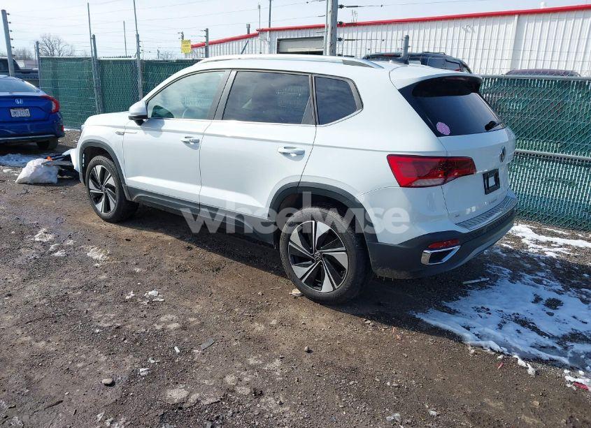 Photo 3 of 2024 Volkswagen Taos 1.5T SE (VIN 3VVVX7B23RM061220)