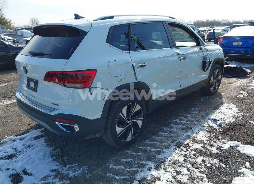 Photo 4 of 2024 Volkswagen Taos 1.5T SE (VIN 3VVVX7B23RM061220)