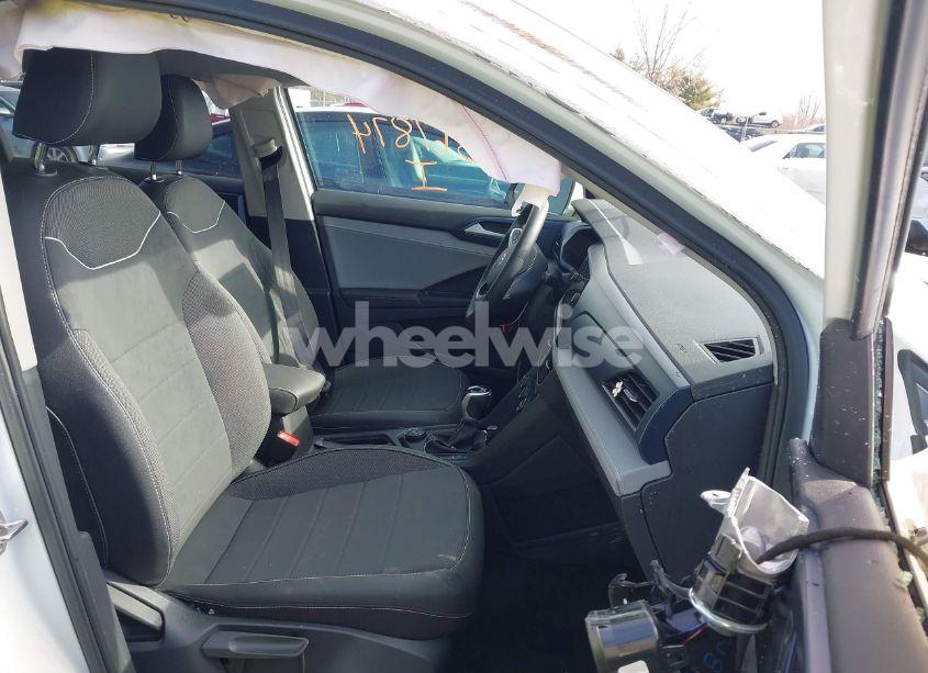 Photo 5 of 2024 Volkswagen Taos 1.5T SE (VIN 3VVVX7B23RM061220)