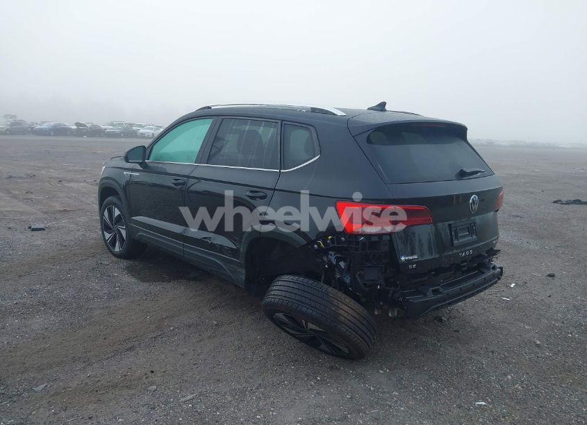 Photo 3 of 2024 Volkswagen Taos 1.5T SE (VIN 3VVVX7B24RM120565)