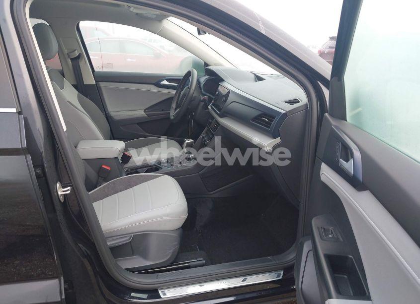 Photo 5 of 2024 Volkswagen Taos 1.5T SE (VIN 3VVVX7B24RM120565)