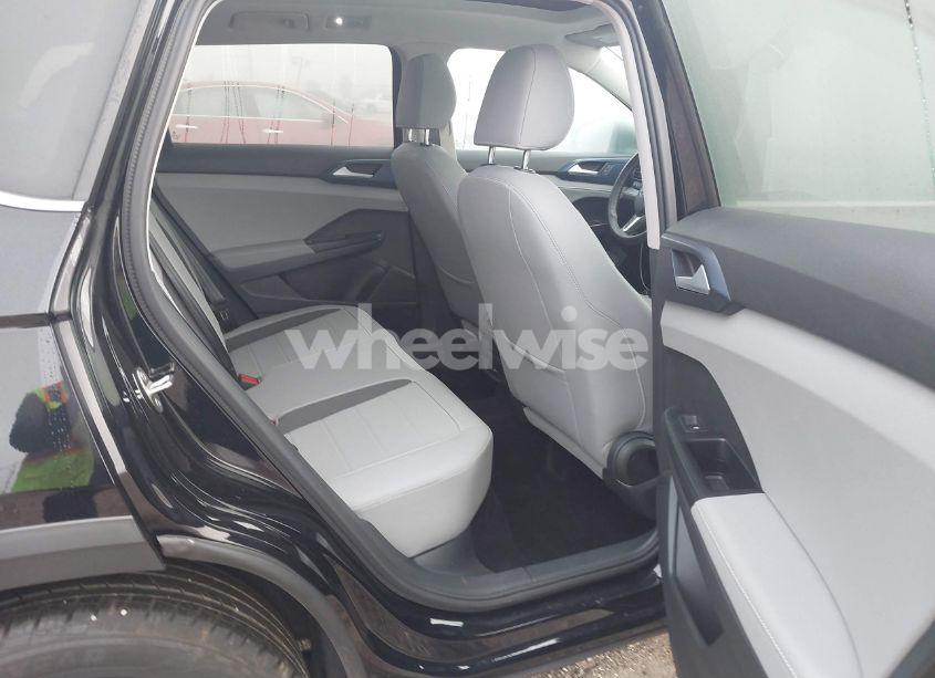 Photo 8 of 2024 Volkswagen Taos 1.5T SE (VIN 3VVVX7B24RM120565)
