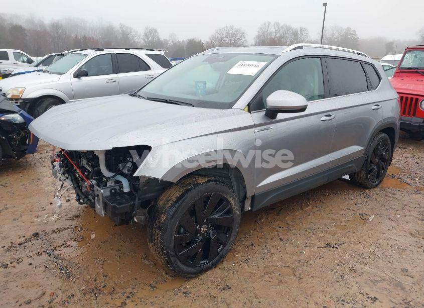 Photo 2 of 2024 Volkswagen Taos 1.5T SE (VIN 3VVVX7B27RM041262)