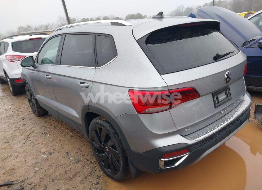 Photo 3 of 2024 Volkswagen Taos 1.5T SE (VIN 3VVVX7B27RM041262)