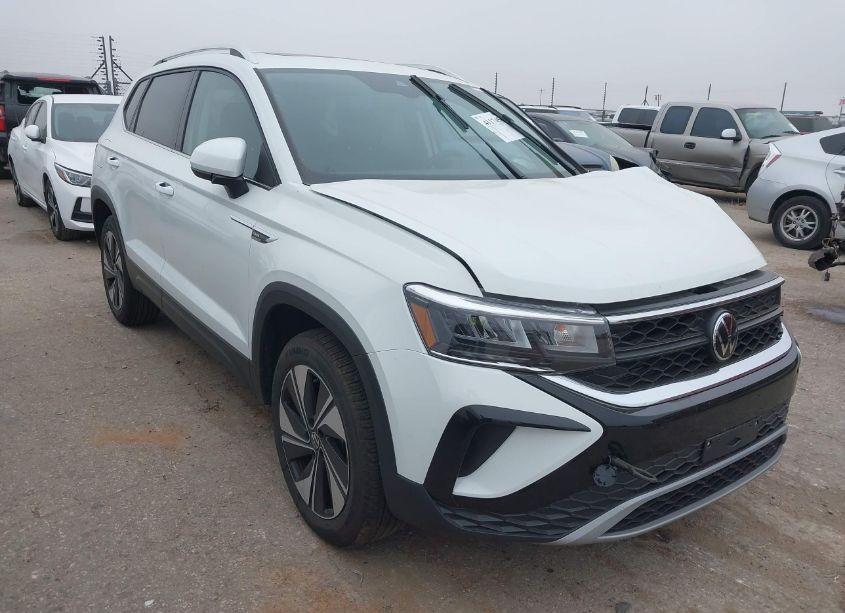 2024 Volkswagen Taos 1.5T SE (VIN 3VVVX7B27RM123198) main photo