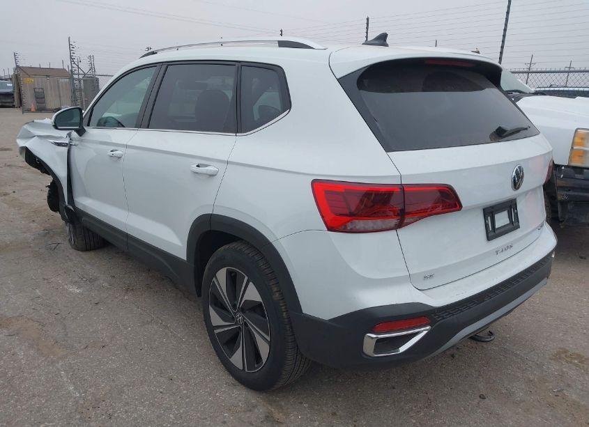 Photo 3 of 2024 Volkswagen Taos 1.5T SE (VIN 3VVVX7B27RM123198)