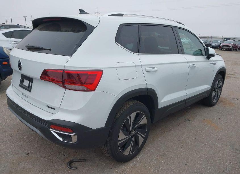 Photo 4 of 2024 Volkswagen Taos 1.5T SE (VIN 3VVVX7B27RM123198)