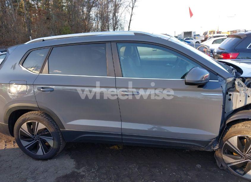 Photo 14 of 2024 Volkswagen Taos 1.5T SE (VIN 3VVVX7B28RM033316)