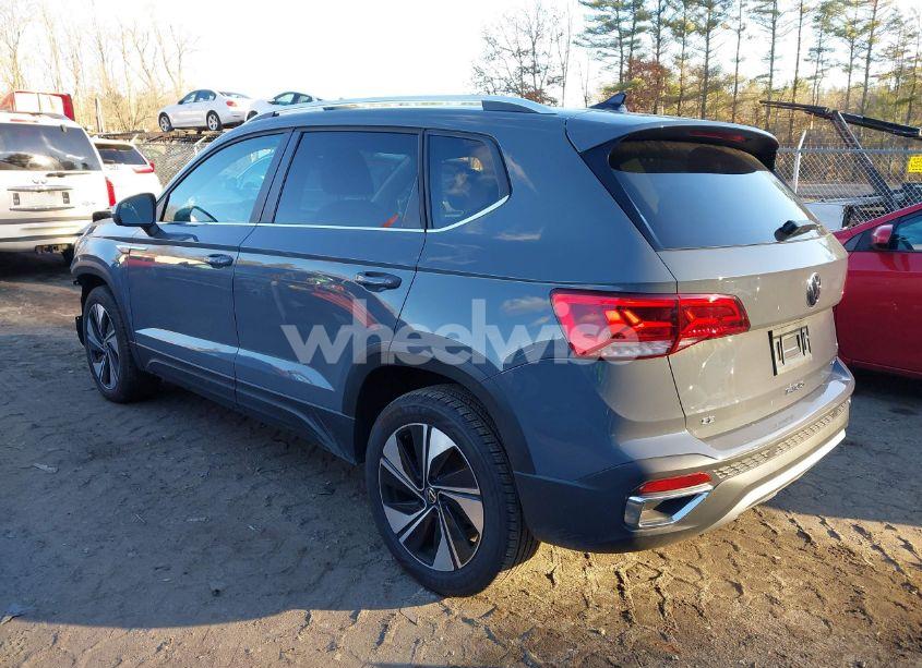Photo 3 of 2024 Volkswagen Taos 1.5T SE (VIN 3VVVX7B28RM033316)