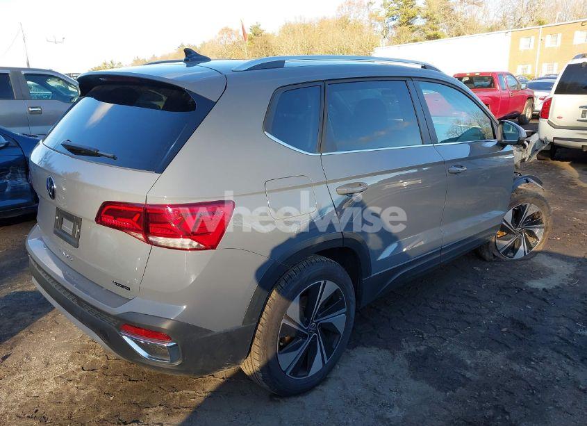 Photo 4 of 2024 Volkswagen Taos 1.5T SE (VIN 3VVVX7B28RM033316)