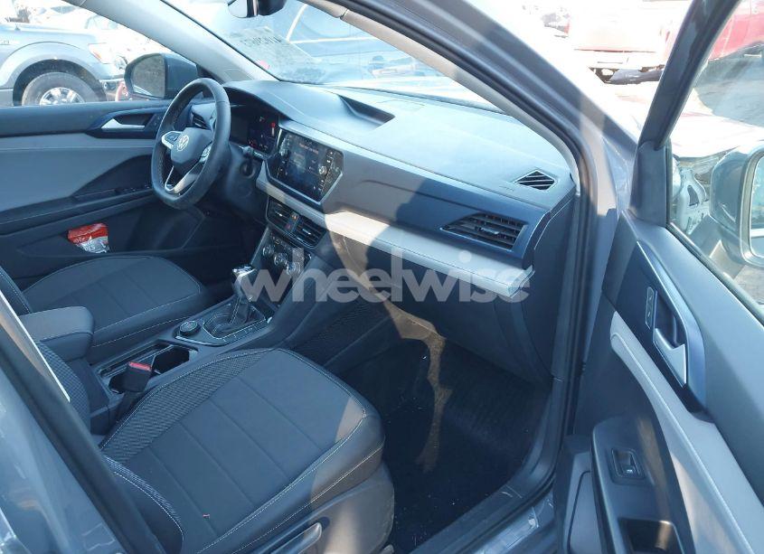 Photo 5 of 2024 Volkswagen Taos 1.5T SE (VIN 3VVVX7B28RM033316)