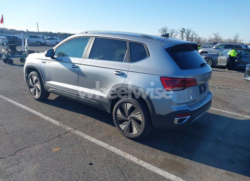 Photo 3 of 2024 Volkswagen Taos 1.5T SE (VIN 3VVVX7B29RM029646)