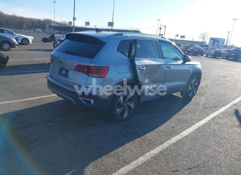 Photo 4 of 2024 Volkswagen Taos 1.5T SE (VIN 3VVVX7B29RM029646)