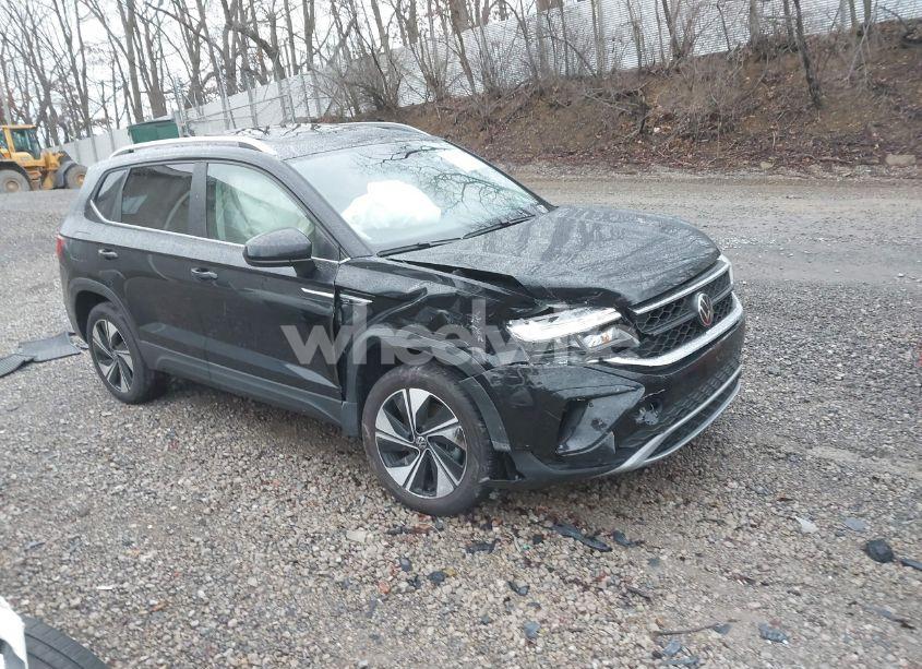 2024 Volkswagen Taos 1.5T SE (VIN 3VVVX7B2XRM068861) main photo