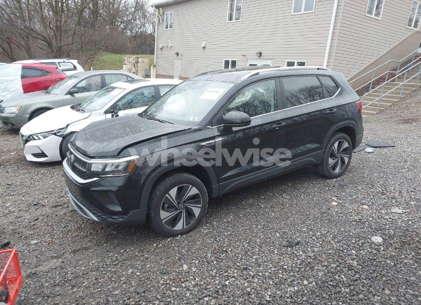 Photo 2 of 2024 Volkswagen Taos 1.5T SE (VIN 3VVVX7B2XRM068861)