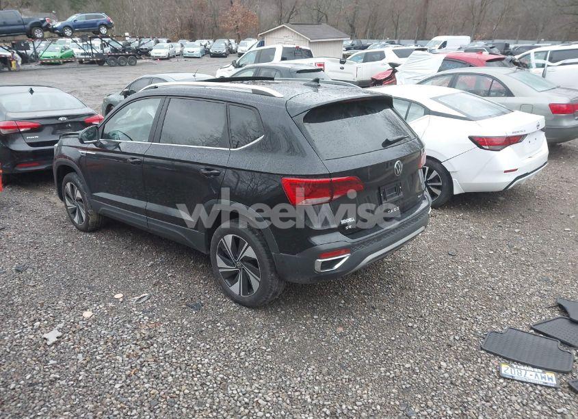 Photo 3 of 2024 Volkswagen Taos 1.5T SE (VIN 3VVVX7B2XRM068861)