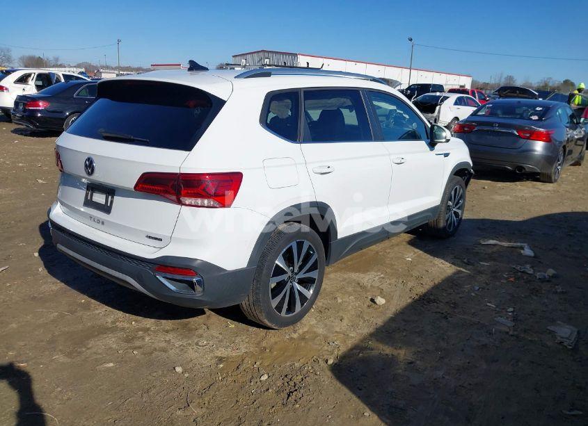 Photo 4 of 2022 Volkswagen Taos 1.5T SE (VIN 3VVWX7B20NM041456)