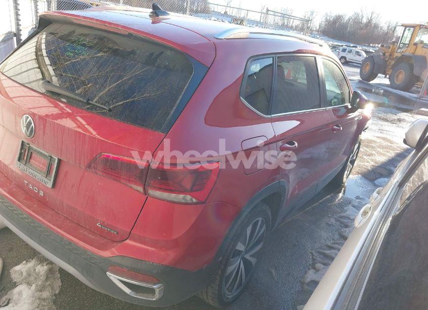 Photo 4 of 2022 Volkswagen Taos 1.5T SE (VIN 3VVWX7B21NM022365)