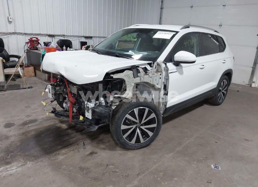 Photo 2 of 2022 Volkswagen Taos 1.5T SE (VIN 3VVWX7B21NM067449)