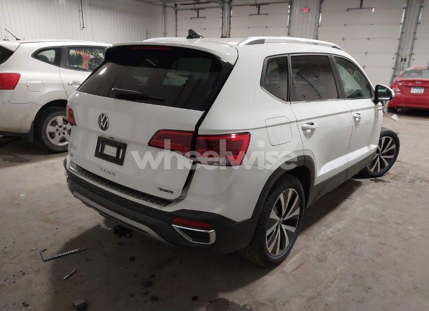 Photo 4 of 2022 Volkswagen Taos 1.5T SE (VIN 3VVWX7B21NM067449)