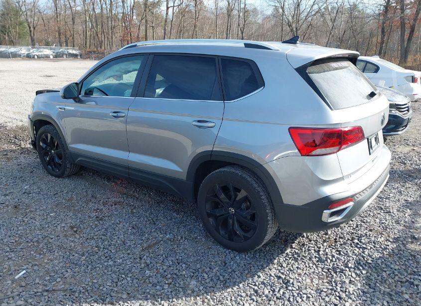 Photo 3 of 2022 Volkswagen Taos 1.5T SE (VIN 3VVWX7B22NM091873)