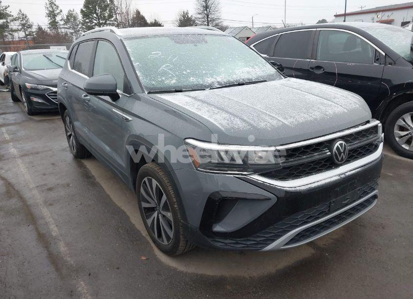 2022 Volkswagen Taos 1.5T SE (VIN 3VVWX7B22NM093560) main photo