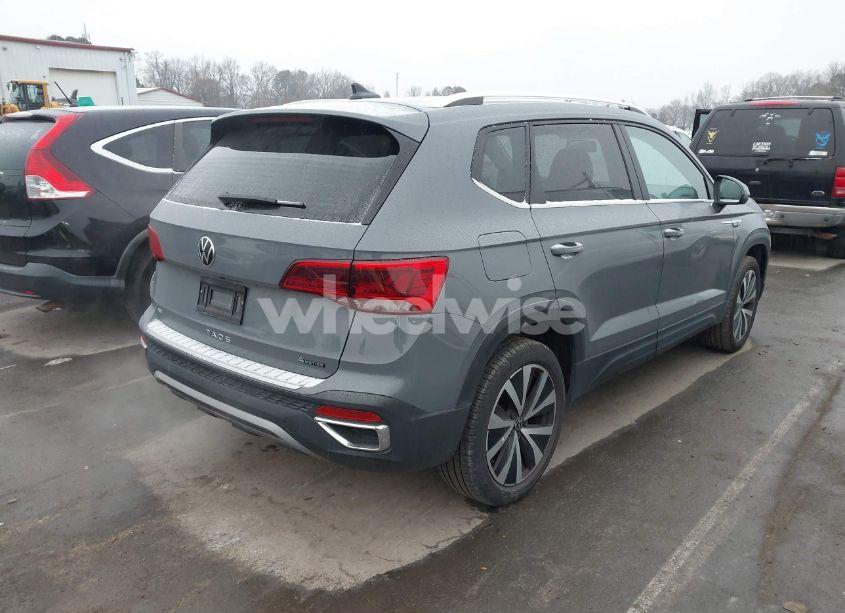 Photo 4 of 2022 Volkswagen Taos 1.5T SE (VIN 3VVWX7B22NM093560)