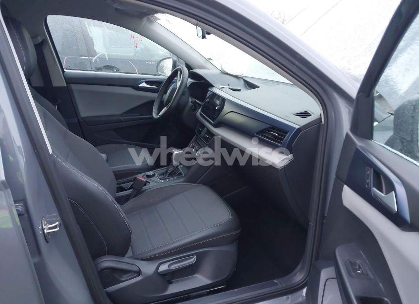 Photo 5 of 2022 Volkswagen Taos 1.5T SE (VIN 3VVWX7B22NM093560)