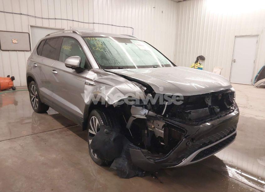 2022 Volkswagen Taos 1.5T SE (VIN 3VVWX7B23NM019080) main photo