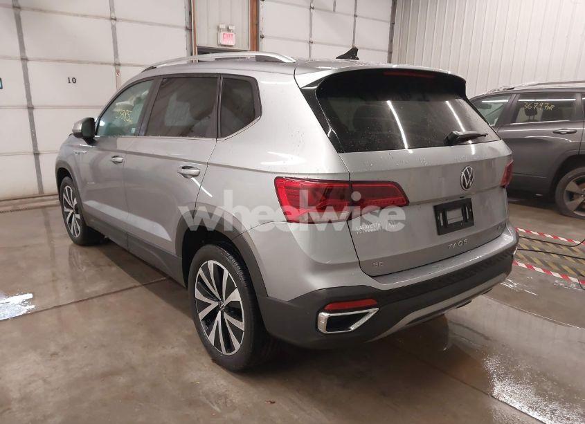 Photo 3 of 2022 Volkswagen Taos 1.5T SE (VIN 3VVWX7B23NM019080)