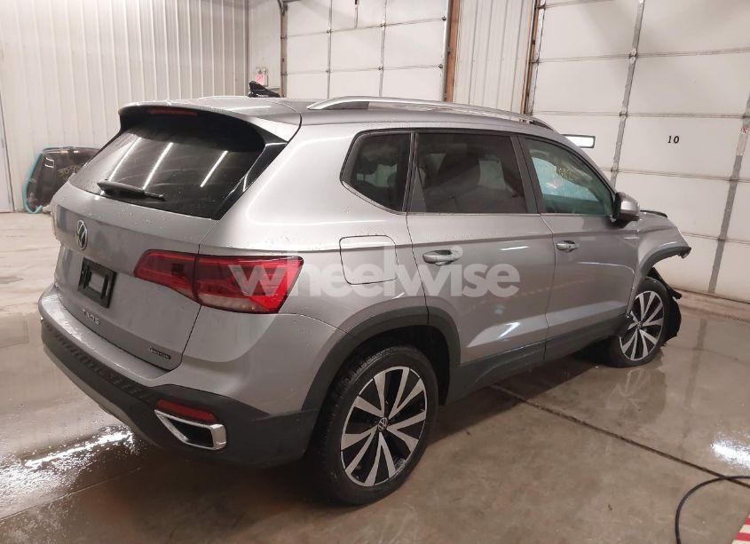Photo 4 of 2022 Volkswagen Taos 1.5T SE (VIN 3VVWX7B23NM019080)