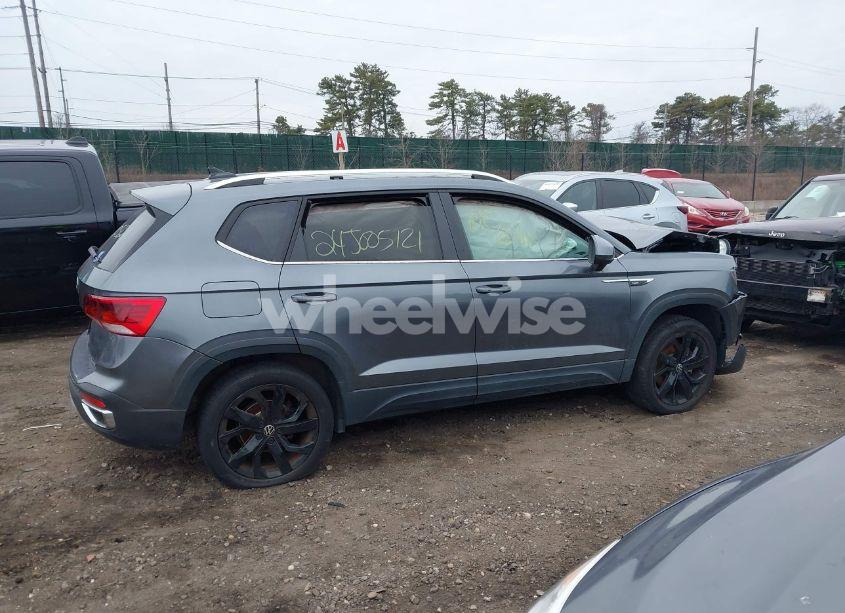 Photo 12 of 2022 Volkswagen Taos 1.5T SE (VIN 3VVWX7B23NM025476)