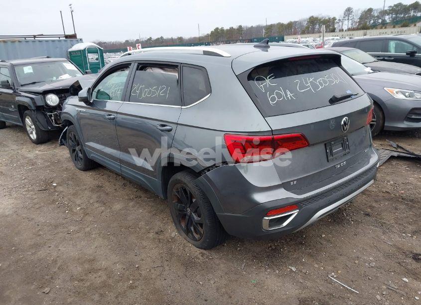 Photo 3 of 2022 Volkswagen Taos 1.5T SE (VIN 3VVWX7B23NM025476)