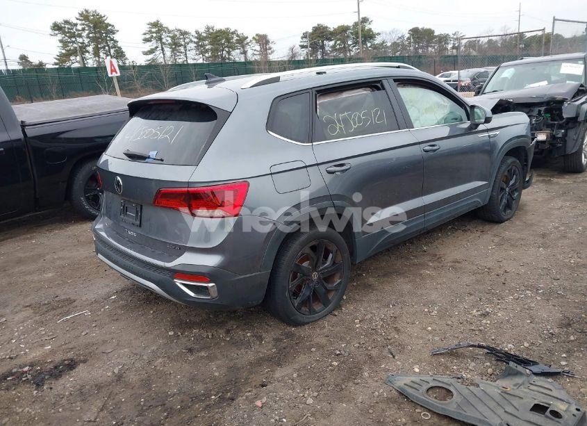 Photo 4 of 2022 Volkswagen Taos 1.5T SE (VIN 3VVWX7B23NM025476)