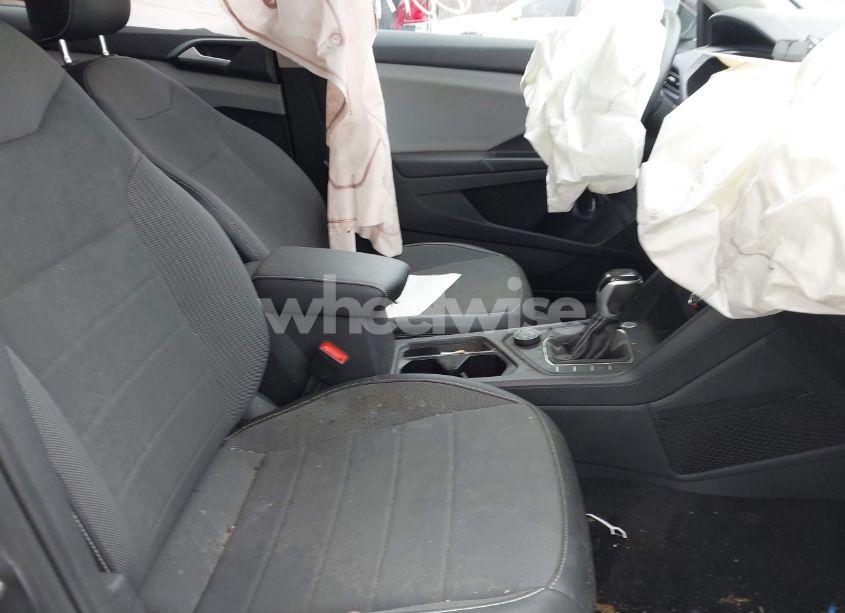 Photo 5 of 2022 Volkswagen Taos 1.5T SE (VIN 3VVWX7B23NM025476)