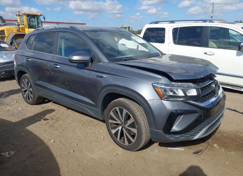 2022 Volkswagen Taos 1.5T SE (VIN 3VVWX7B25NM081029) main photo