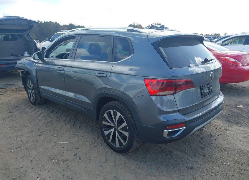 Photo 3 of 2022 Volkswagen Taos 1.5T SE (VIN 3VVWX7B25NM081029)