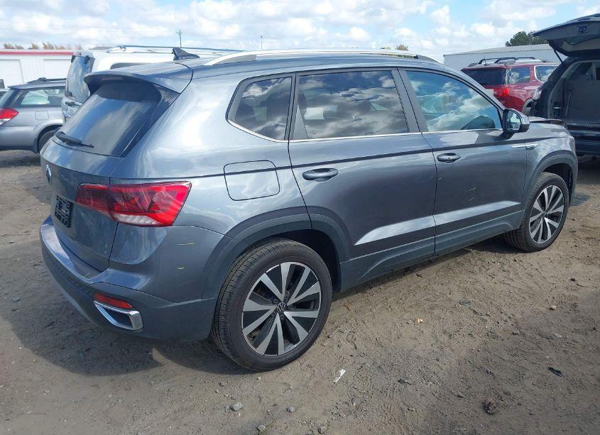 Photo 4 of 2022 Volkswagen Taos 1.5T SE (VIN 3VVWX7B25NM081029)