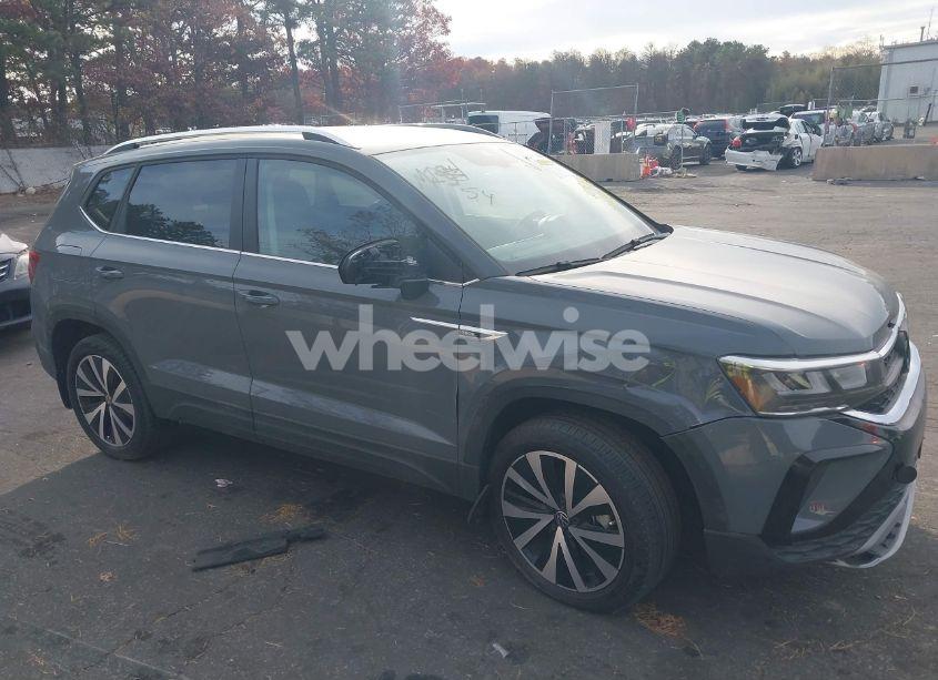 2022 Volkswagen Taos 1.5T SE (VIN 3VVYX7B24NM094718) main photo