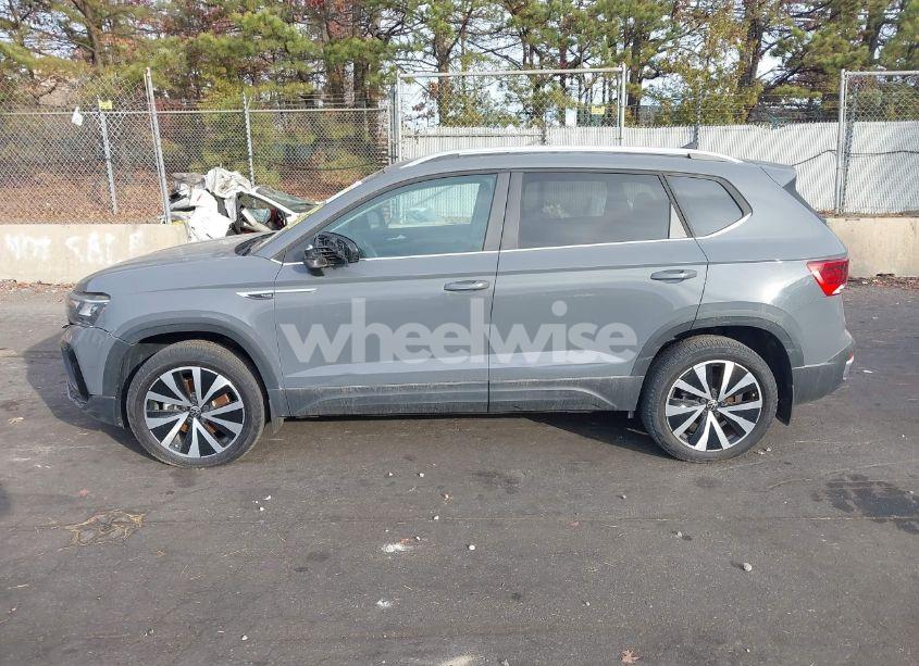 Photo 14 of 2022 Volkswagen Taos 1.5T SE (VIN 3VVYX7B24NM094718)