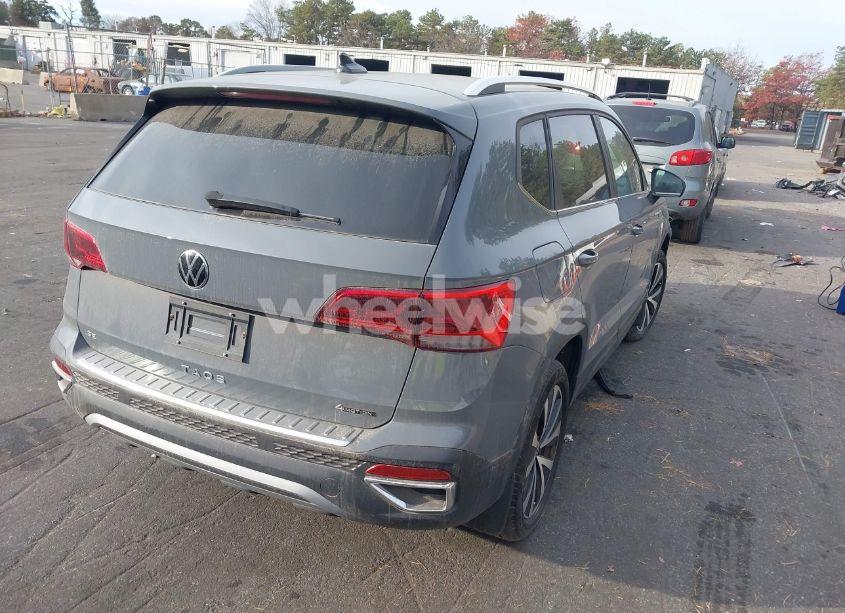 Photo 4 of 2022 Volkswagen Taos 1.5T SE (VIN 3VVYX7B24NM094718)