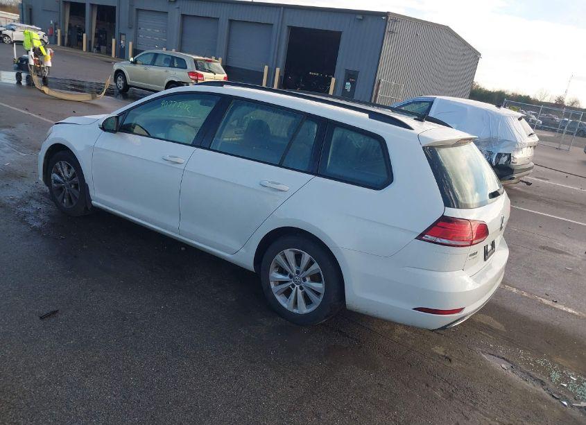 Photo 3 of 2019 Volkswagen Golf SPORTWAGEN 1.8T S (VIN 3VW117AU0KM509577)