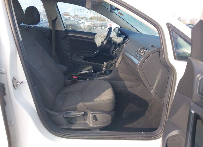 Photo 5 of 2019 Volkswagen Golf SPORTWAGEN 1.8T S (VIN 3VW117AU0KM509577)