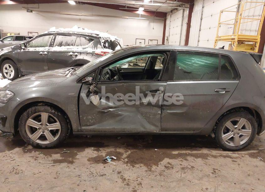 Photo 14 of 2017 Volkswagen Golf TSI S 4-DOOR/TSI WOLFSBURG EDITION 4-DOOR (VIN 3VW117AU8HM068189)