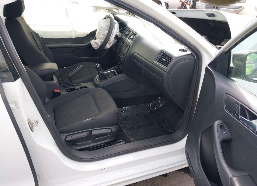 Photo 5 of 2015 Volkswagen Jetta 2.0L S (VIN 3VW1K7AJ0FM307508)